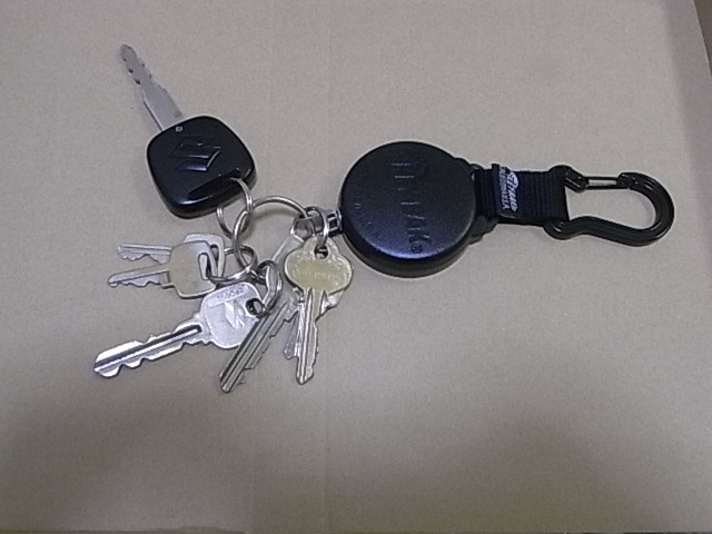 伸びるキーホルダーの Key Bak 4bw カラビナ付キーリール 1 ワイヤーケーブル どんなモノだか 買ってみた